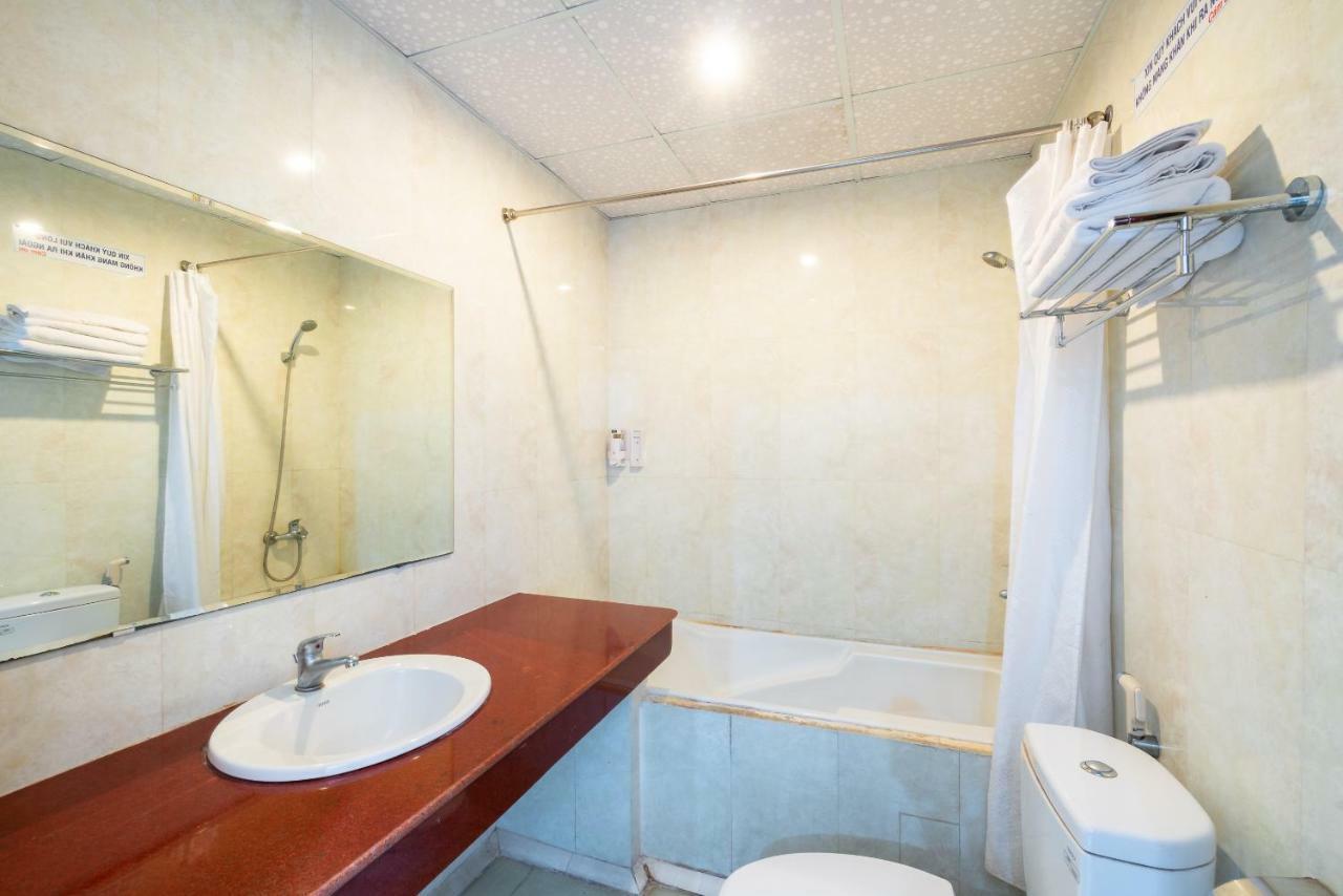 Oyo 375 Hoa Binh Hotel Danang Exterior photo