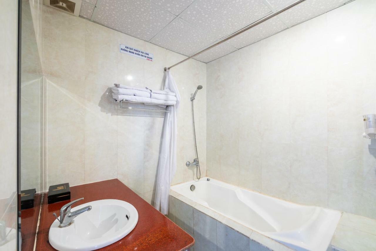 Oyo 375 Hoa Binh Hotel Danang Exterior photo